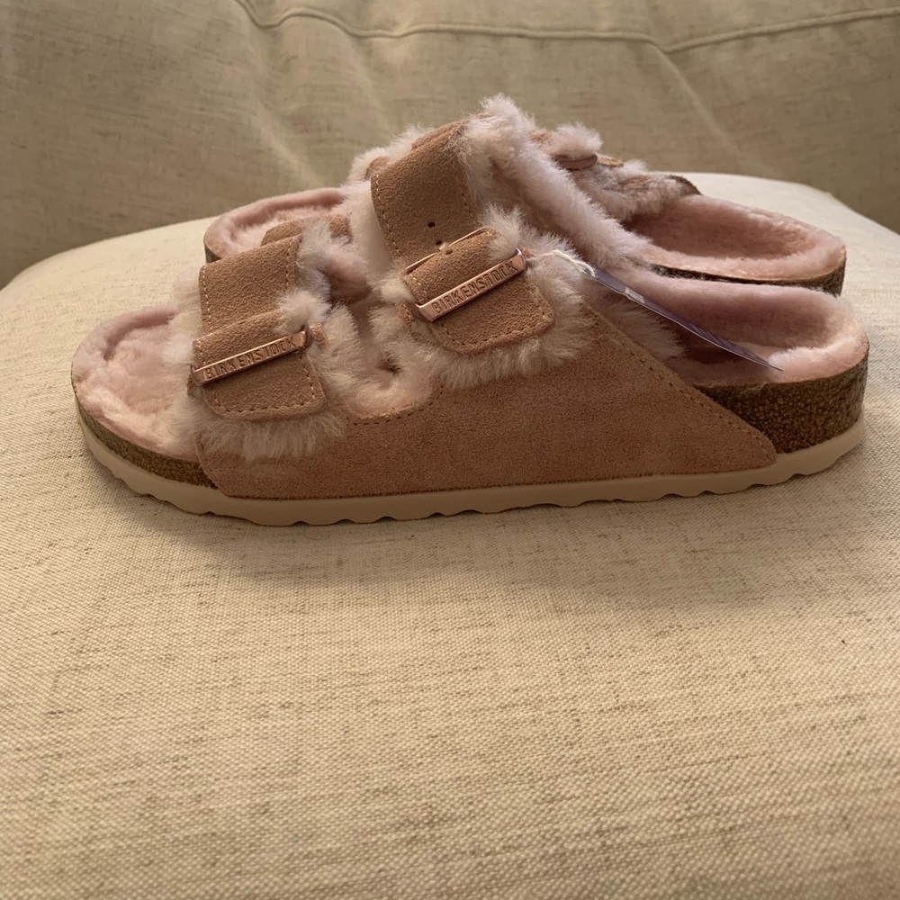 BNWT Arizona Shearling Birkenstocks in light rose